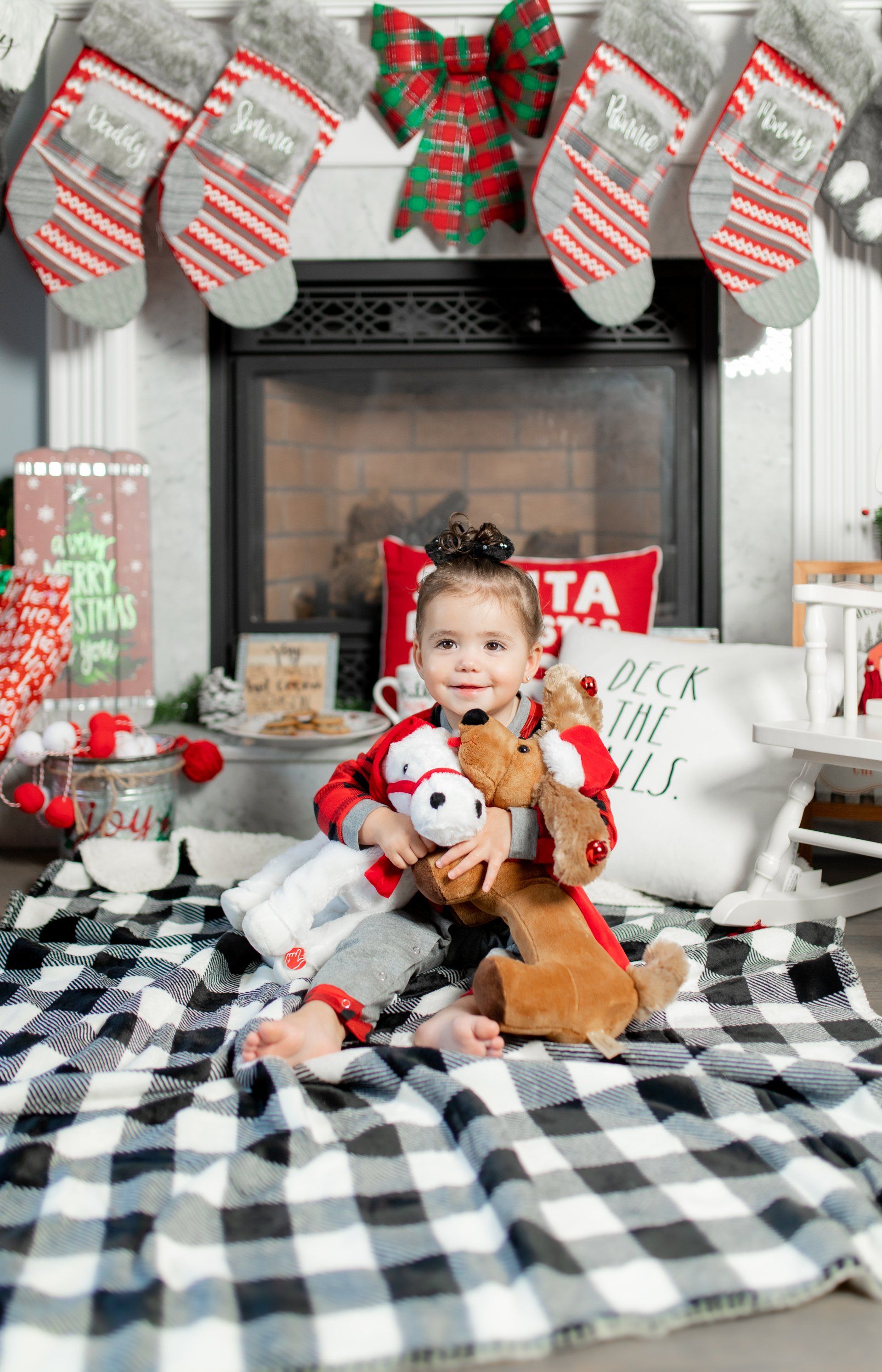 Family Christmas Photos Orlando FL | FL Fun Family Christmas Photos | Cute Unique Family Christmas Photos FL |  Professional Family Christmas Photos | Creative Holiday Family Photos in Orlando FL | Christmas Family Photoshoot