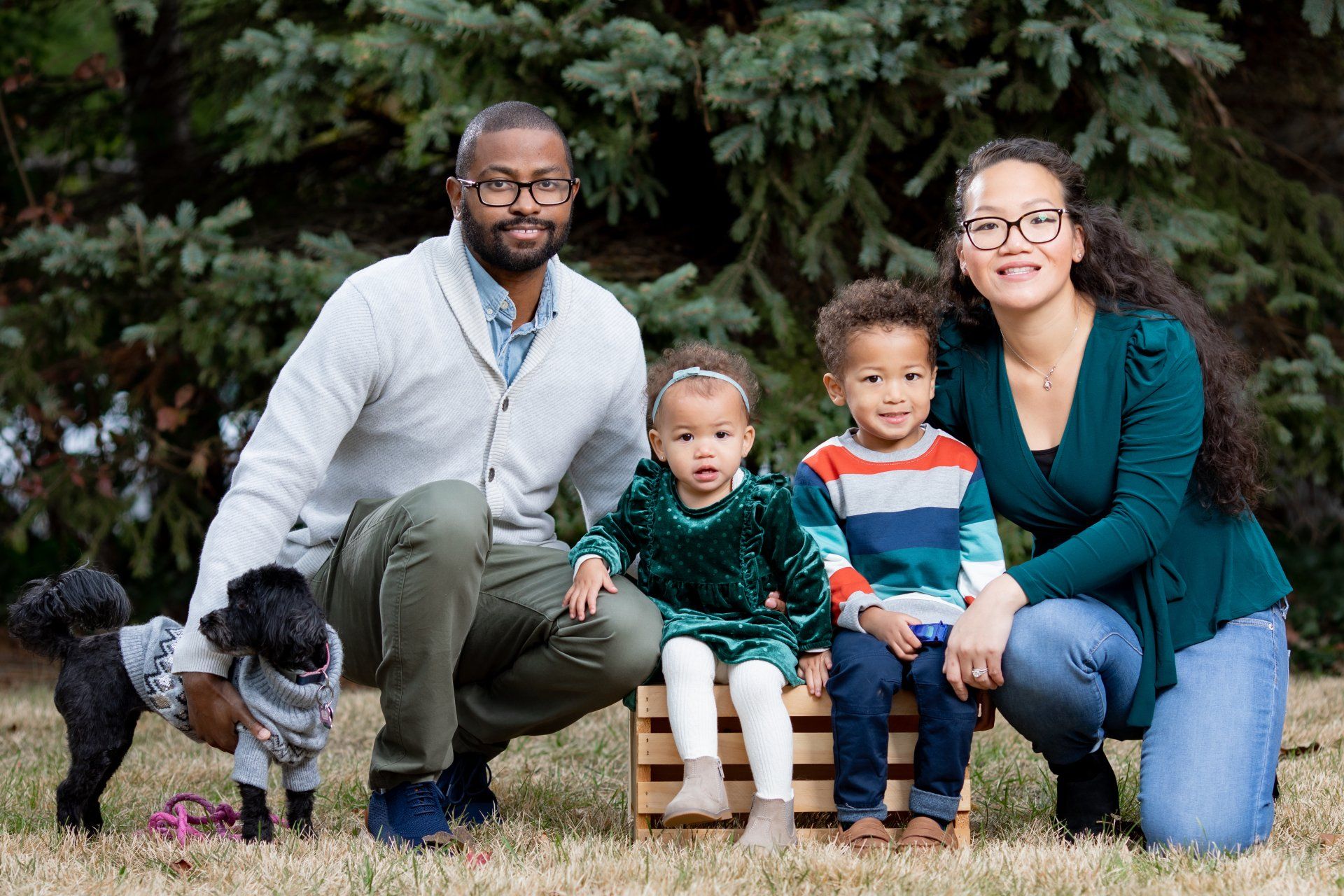 Outdoor Family Christmas Photos NYC | Creative Holiday Photos New York New Jersey | Professional Family Christmas Photos | Holiday Family Photos New York | Family Holiday Photoshoot NY