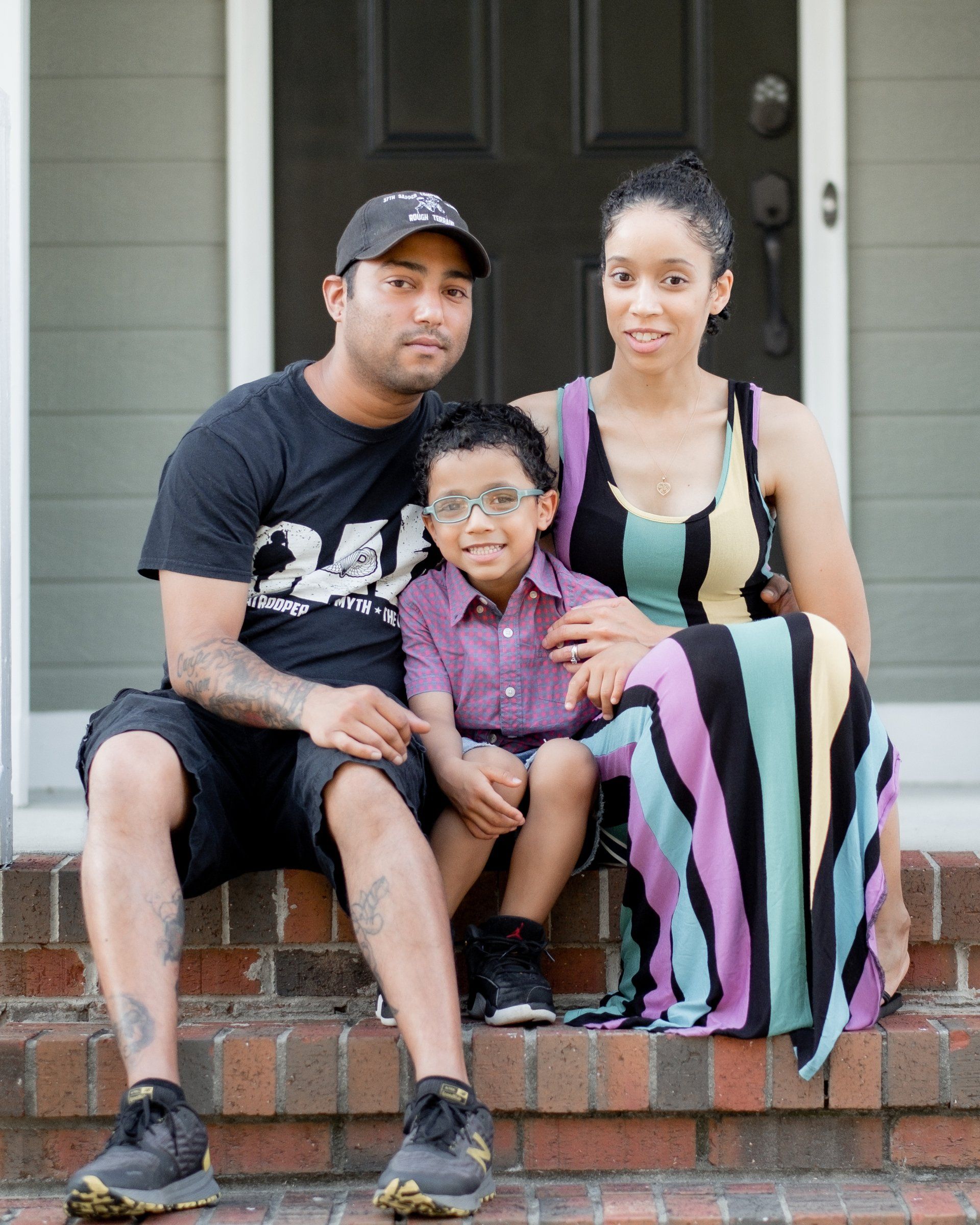 Family Photo Shoot | Front Porch Photoshoot | Outdoor Family Photographer | Professional Family Photography