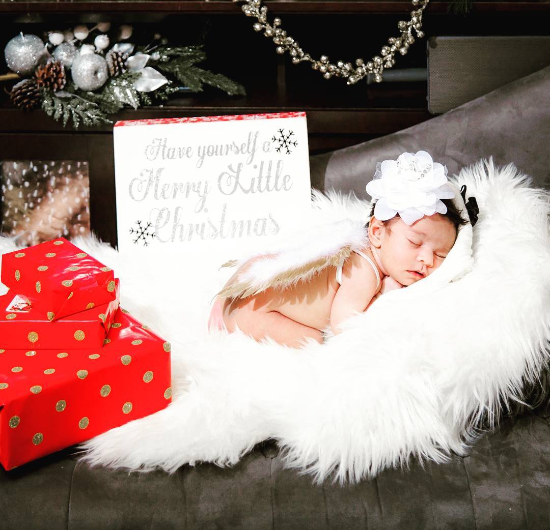Professional Family Christmas Photo | christmas family photo shoot | Baby Christmas Photo shoot | 