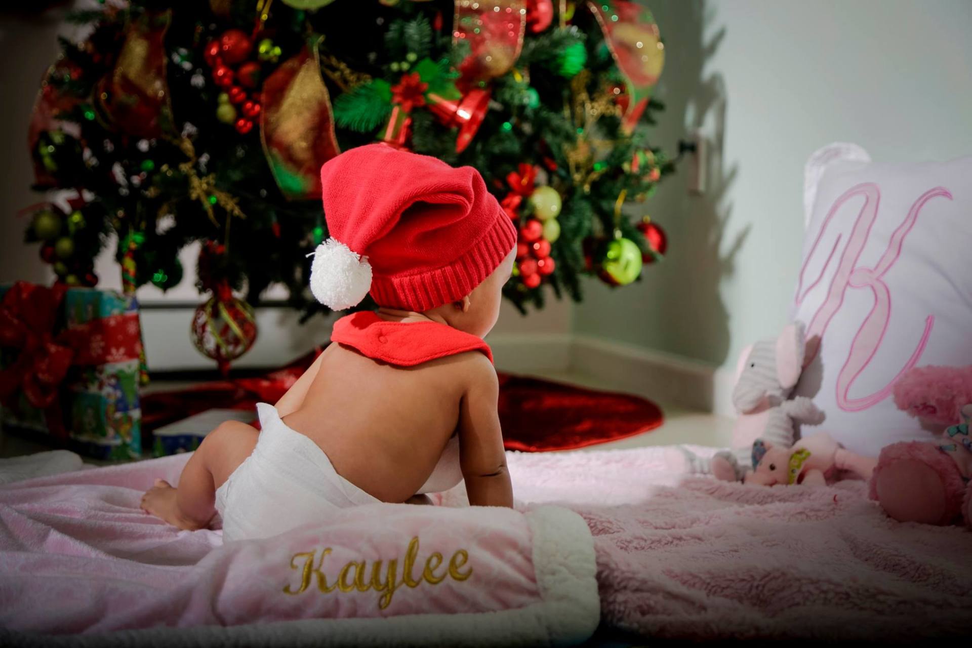 Baby Christmas Photos | Cute Baby Christmas Photos NYC | Creative Holiday Baby Photos New York | NYC Christmas Photoshoots with Props | Professional Family Christmas Photo