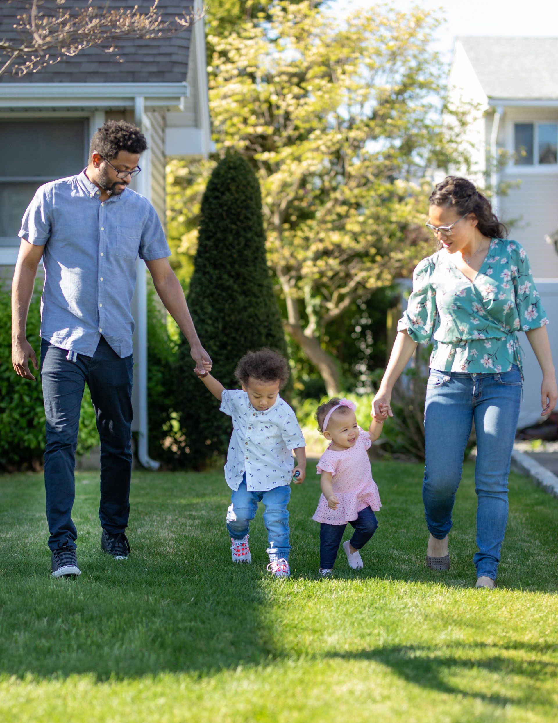 Family Photo Shoot | Front Porch Photoshoot | Outdoor Family Photographer | Professional Family Photography