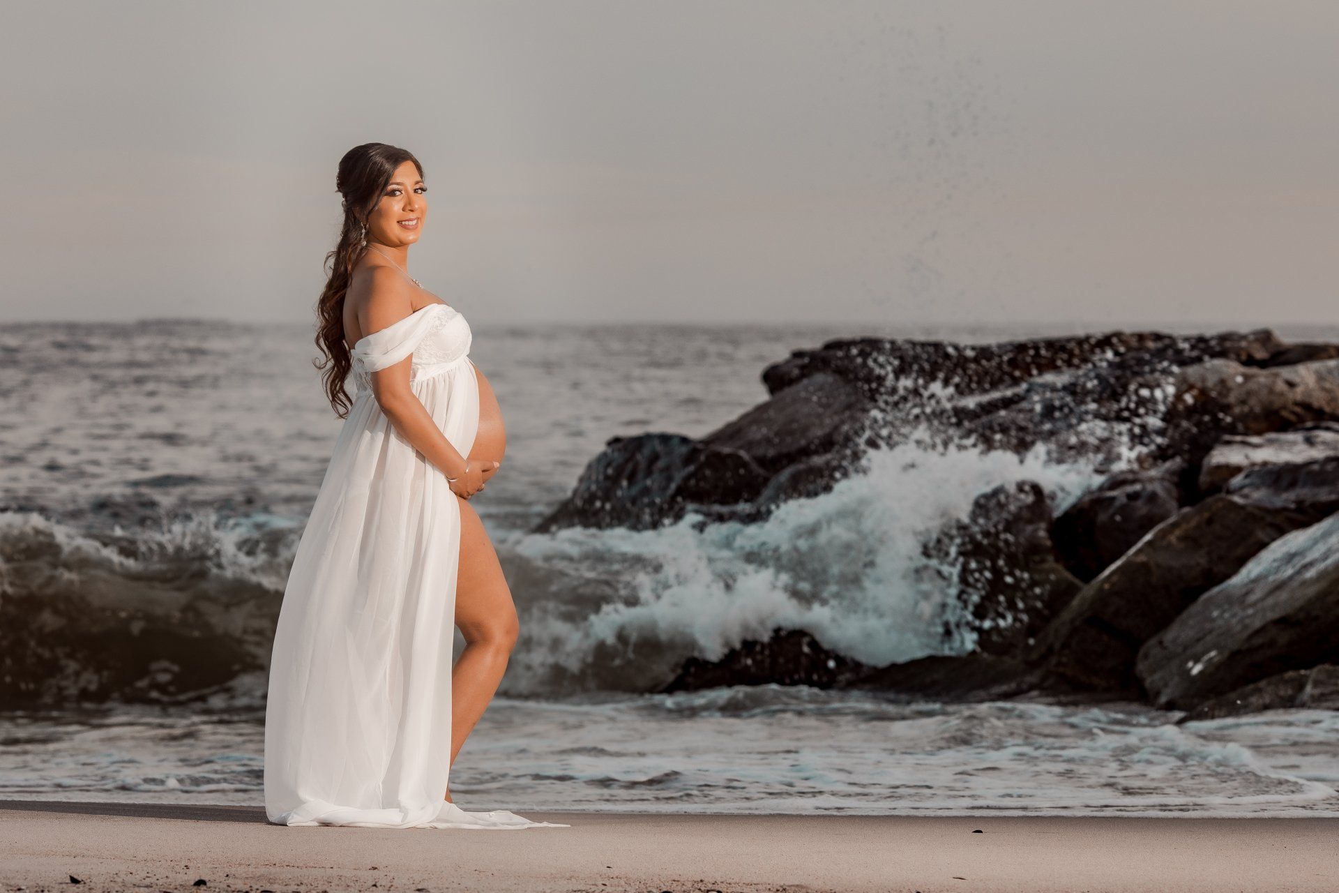 Outdoor Maternity Photographer | Maternity Photo Shoot | Outdoor Maternity Photography in New York City | NYC Maternity Photographer | Best Maternity Photographer New York | Maternity Photo Shoot | Maternity Photography in New York City | Family Maternity Photo Shoot Beach | NY Outdoor Beach Maternity Photography | Family Shoot | Maternity Photo Shoot | NY Outdoor Beach Maternity Photography