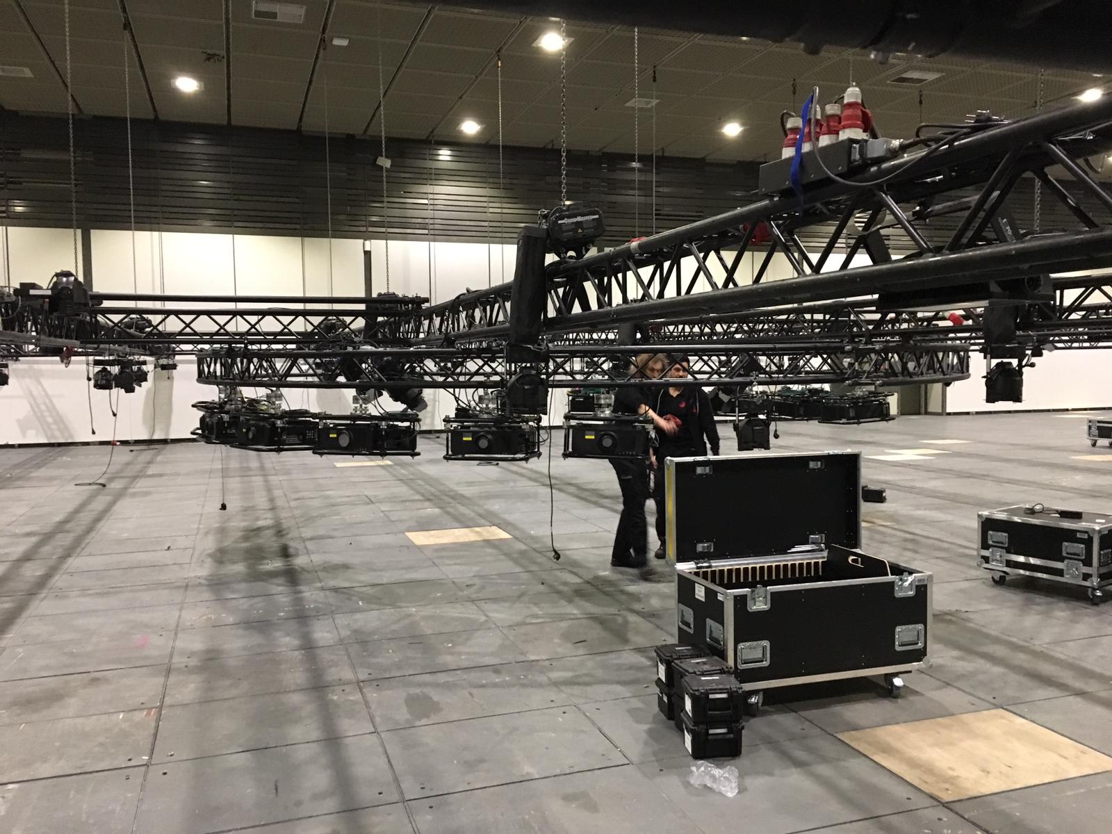 Berlin, Cases, Techniker bei der Arbeit, Work in Berlin, Stagehands