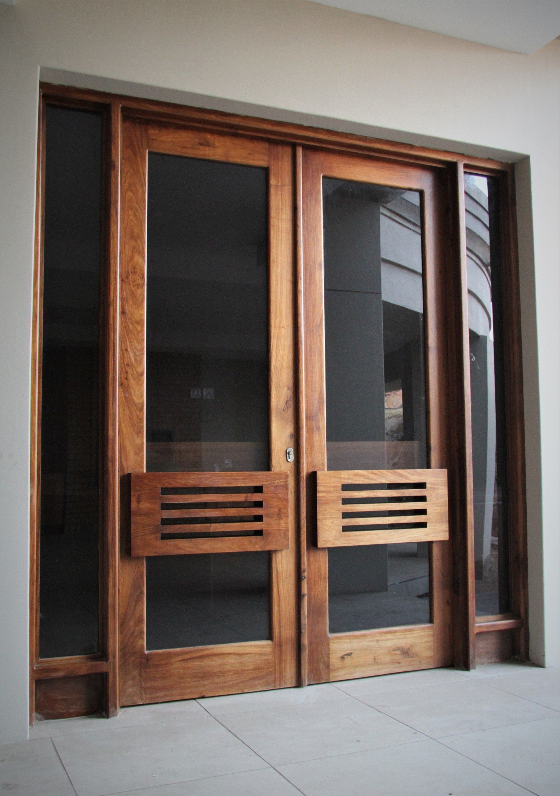 Grapedoor Custom made modern glass door with wooden hanle