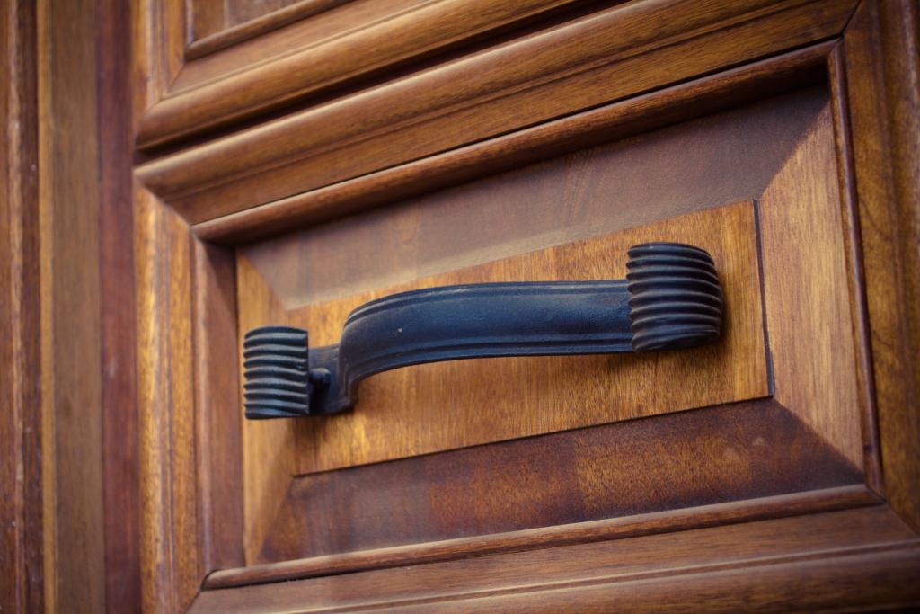 Grapedoor Custom Made Wooden Door Alto Handle Detail