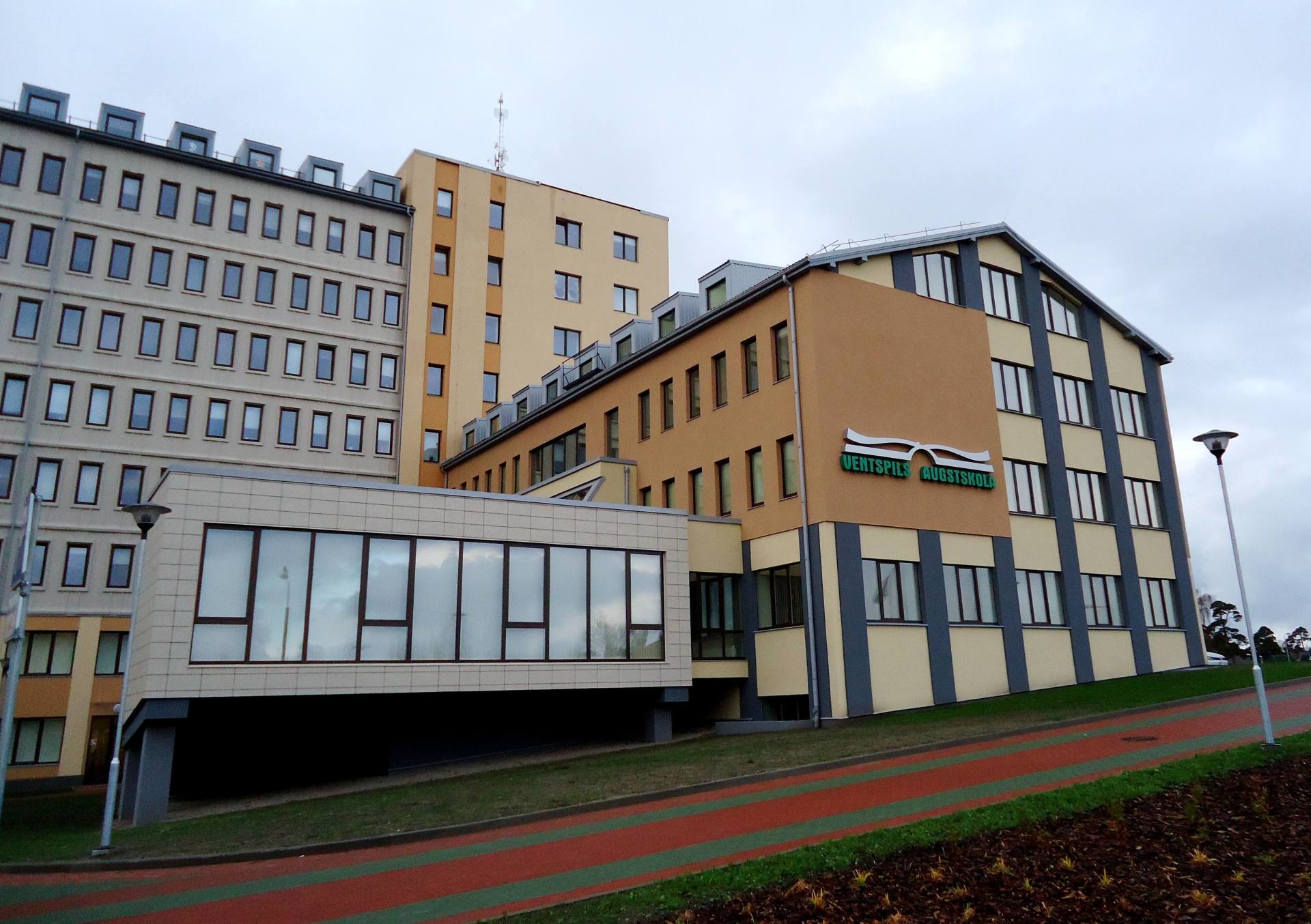 Вентспилсская высшая школа снаружи