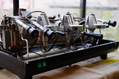 una macchina del caffè disassemblata