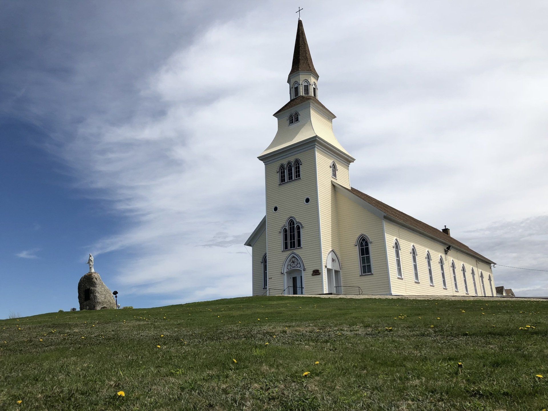 Église Sacré-Coeurdans le compté de Clare en Nouvelle-Écosse.