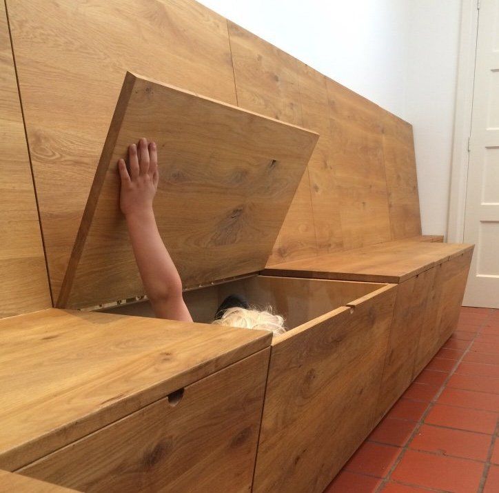 Bank bij eettafel