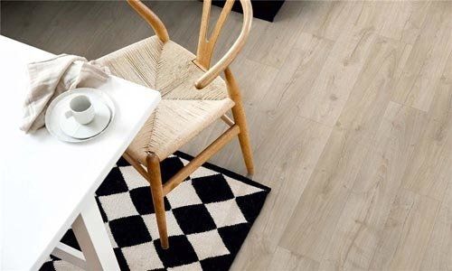 pavimento in laminato per soggiorno