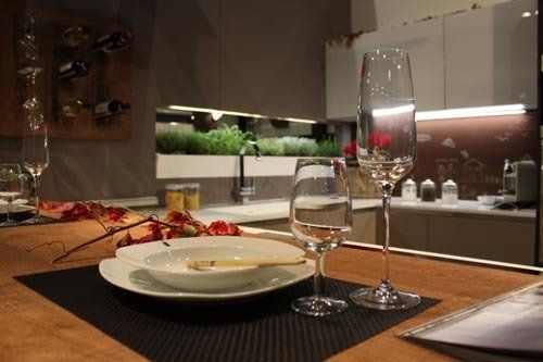 tavolo da pranzo in legno lucido