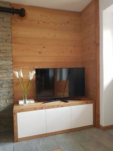 mobile tv in legno