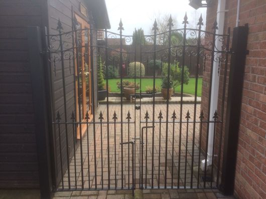 metal gate