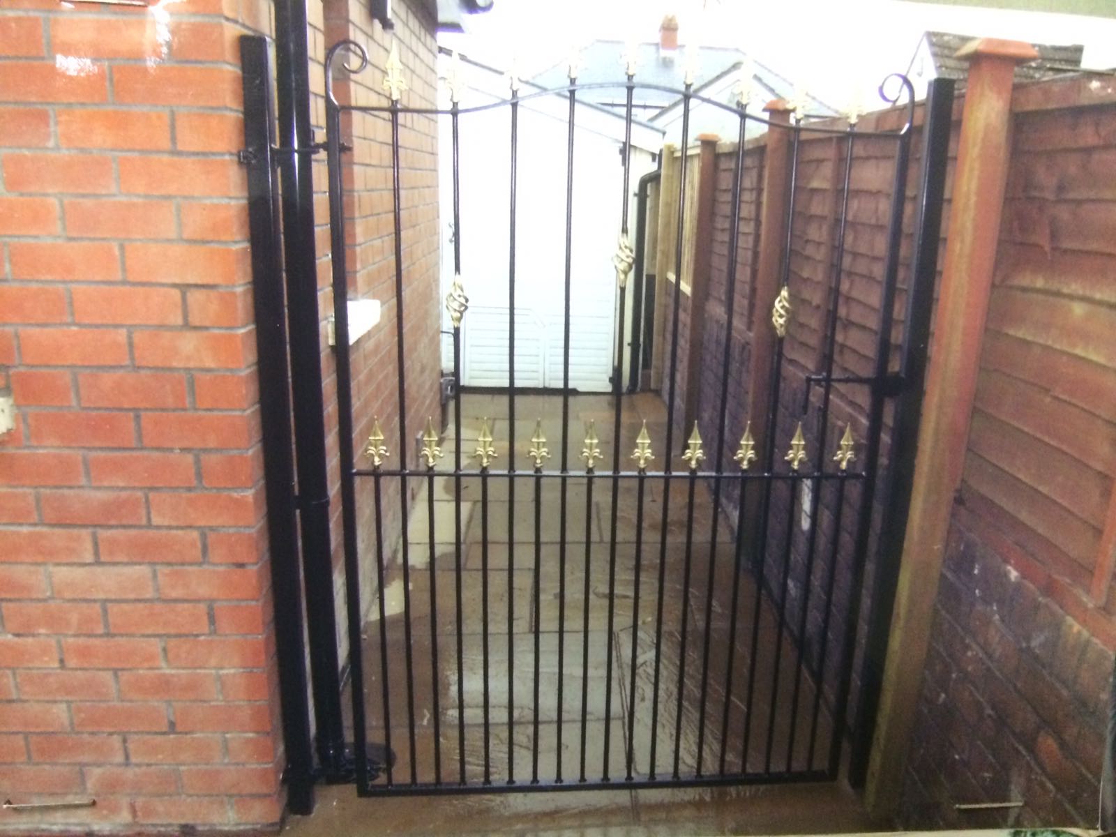 metal gate