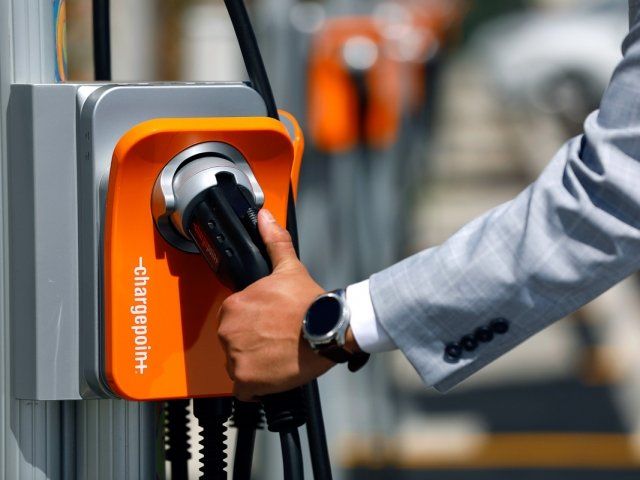Car Charging Stations at Del Oro on Broadway