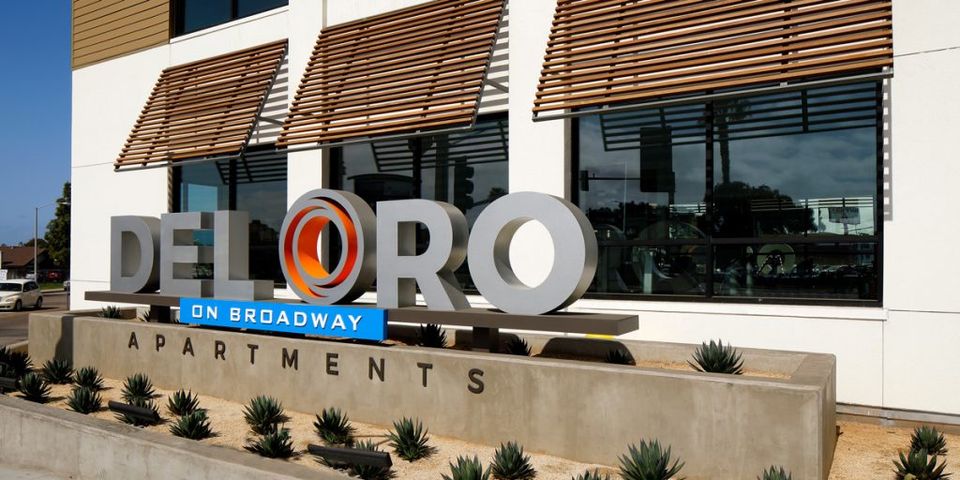 Del Oro Sign | Del Oro on Broadway