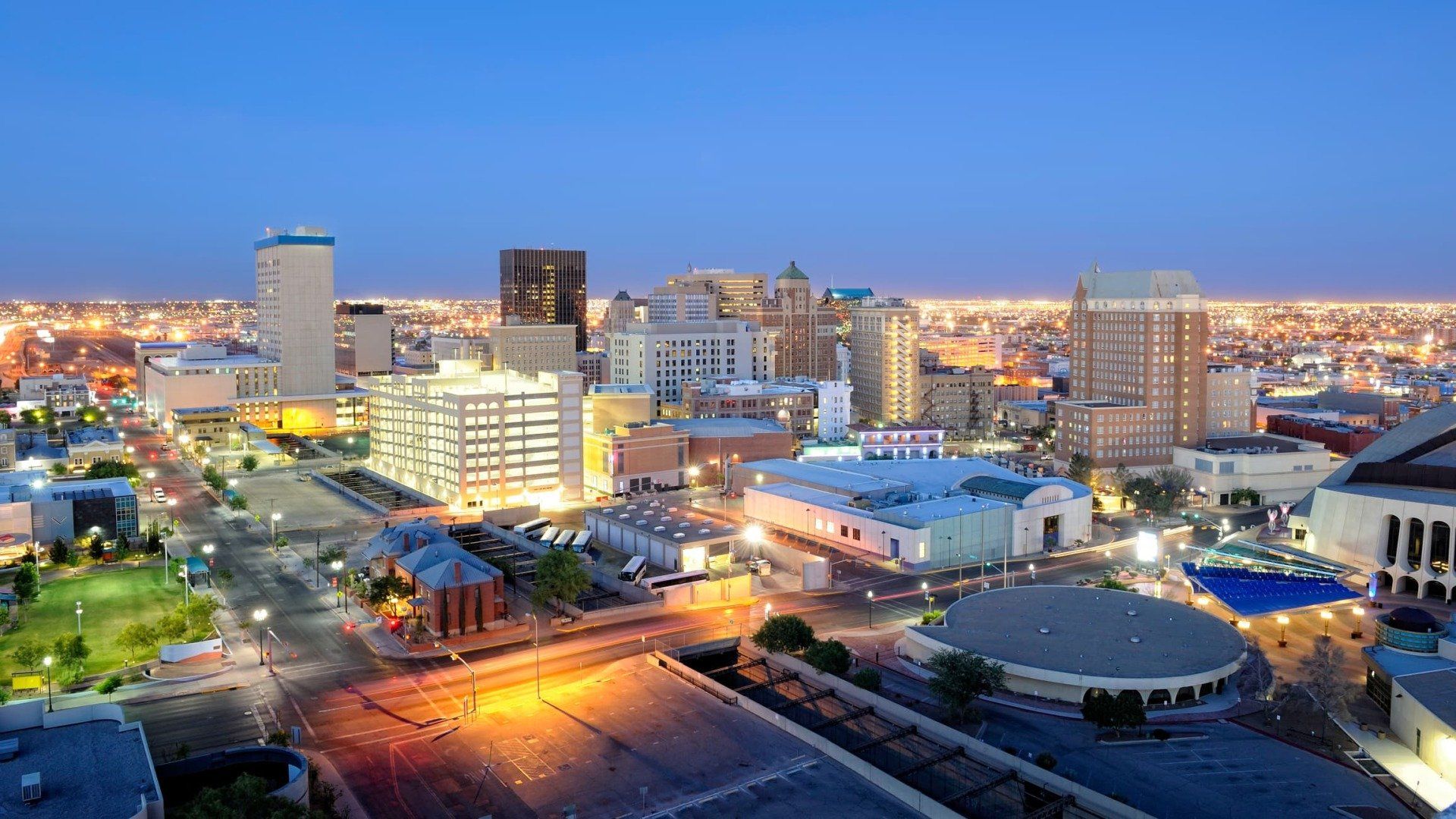 el paso at night