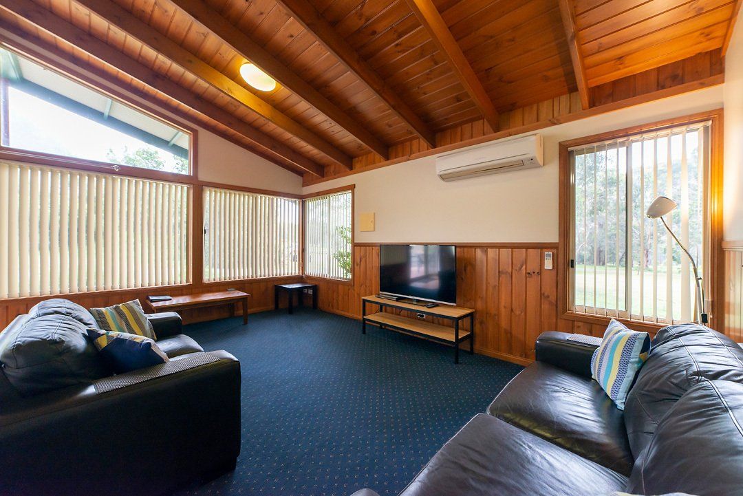 Spacious chalet-style lodges with smart TV at Halls Gap Valley Lodges in The Grampians, Victoria.