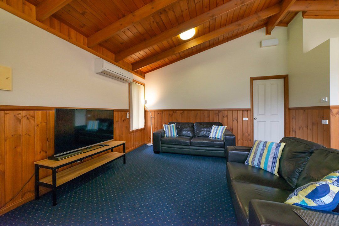 Spacious chalet-style lodges with smart TV at Halls Gap Valley Lodges in The Grampians, Victoria.