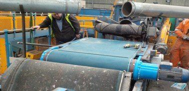 A maintaining magnet machine