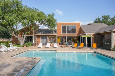 Apartment-Community-Pool