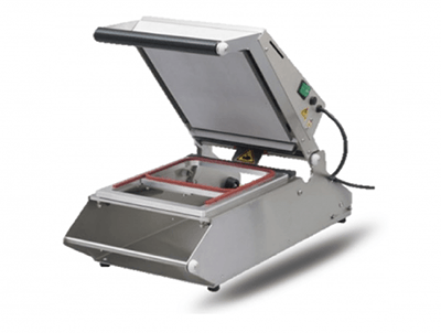 Máquina de cámara de vacío de acero inoxidable con tapa abierta y panel de control.