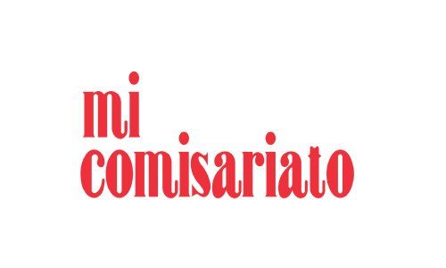 Logotipo rojo con la inscripción “mi comisariato” en minúsculas de color rojo sobre fondo blanco.