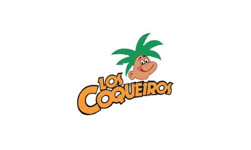 Logotipo con la inscripción “Los Coqueiros” en color naranja y una mascota de palmera de coco sonriente.