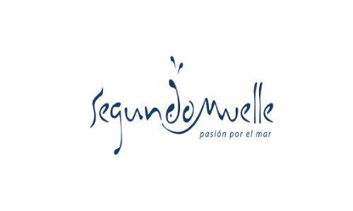 Logotipo estilizado azul de “segundamuelle” con un pequeño subtítulo sobre un fondo blanco.