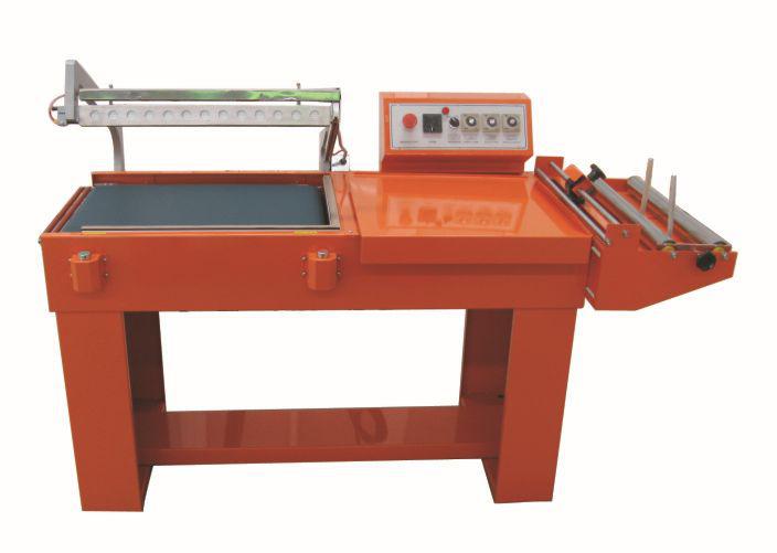 Prensa térmica industrial naranja con panel de control y bandeja deslizante