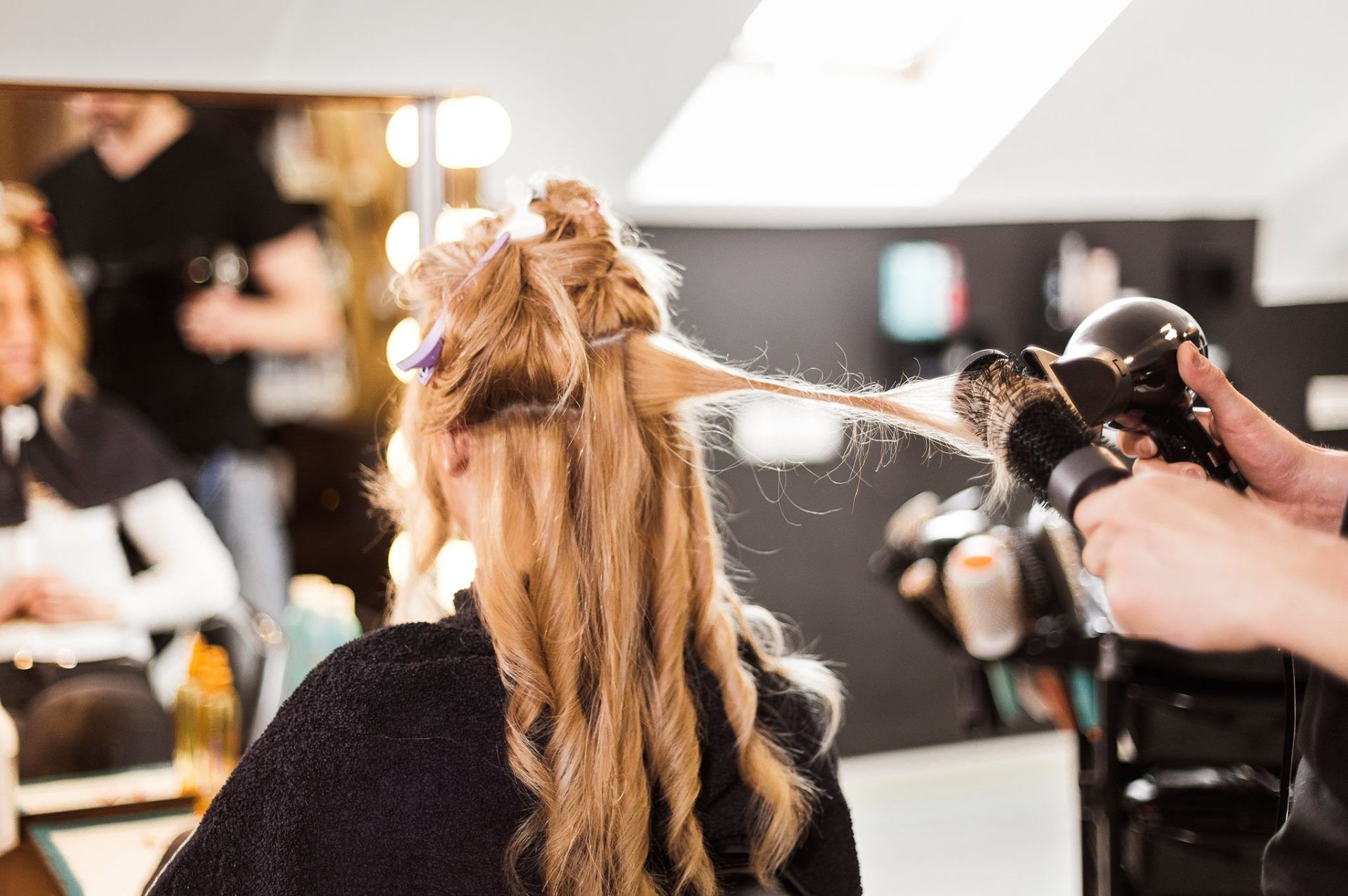 realizzazione di boccoli sui capelli