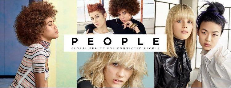 modelle con tagli di capelli alla moda