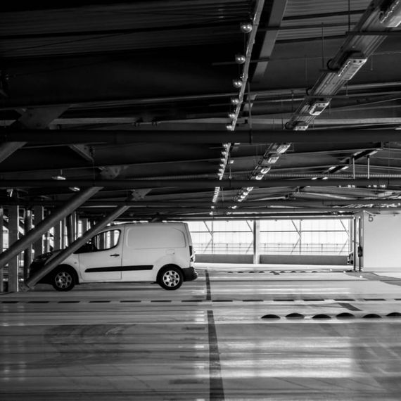 Parcheggio coperto veicoli commerciali