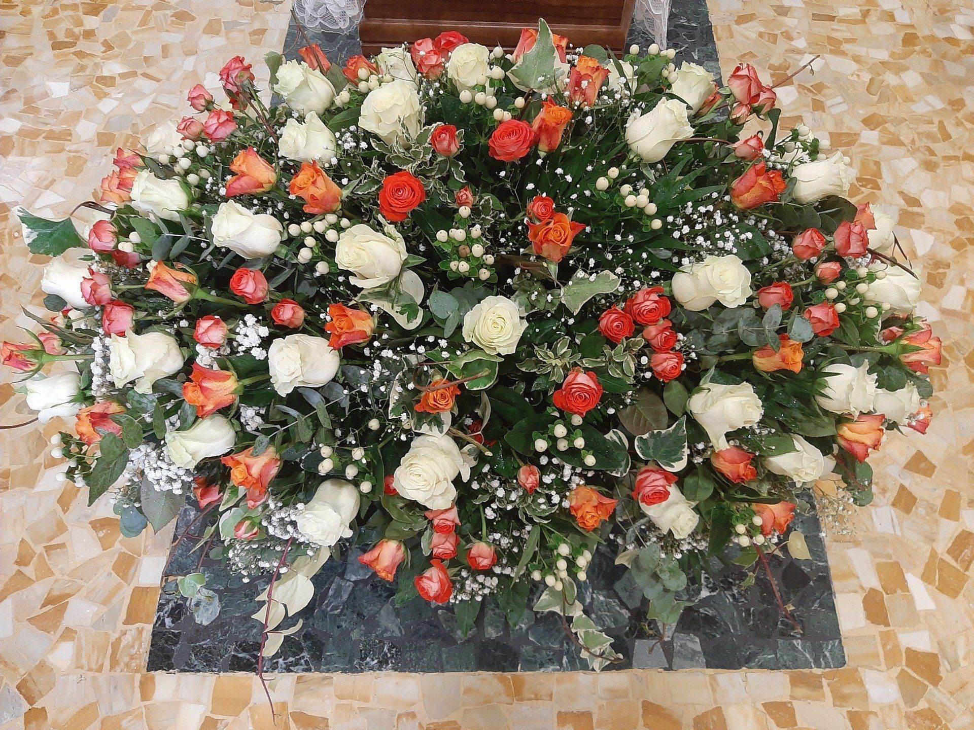 composizione floreale per funerale