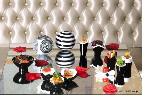 tavola imbandita con finger food