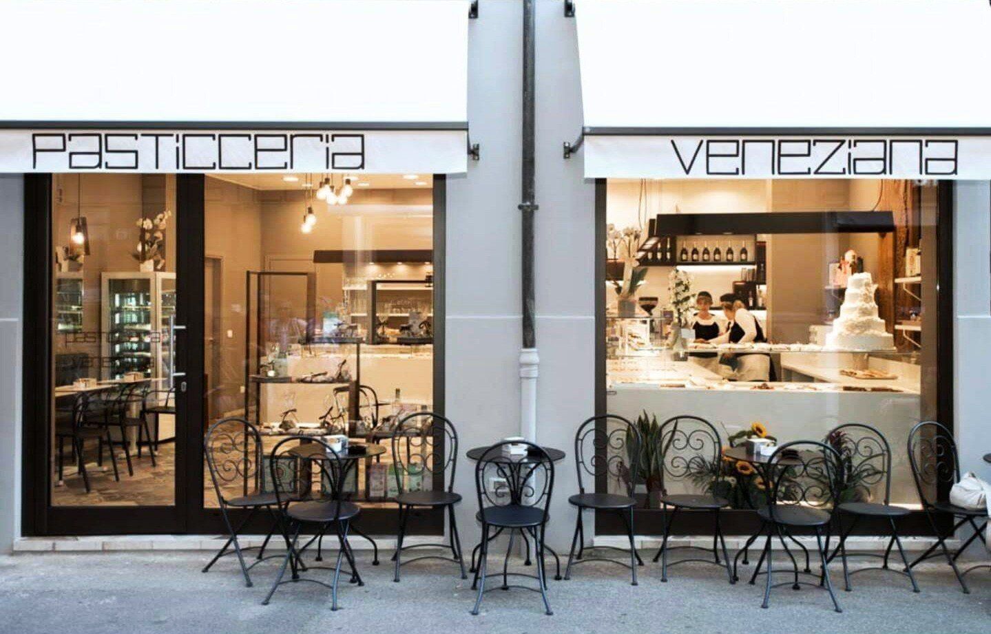 Esterno della pasticceria