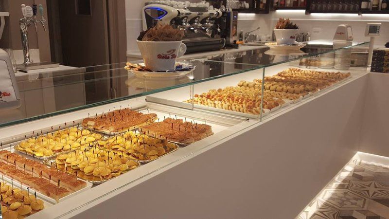 Interno della pasticceria
