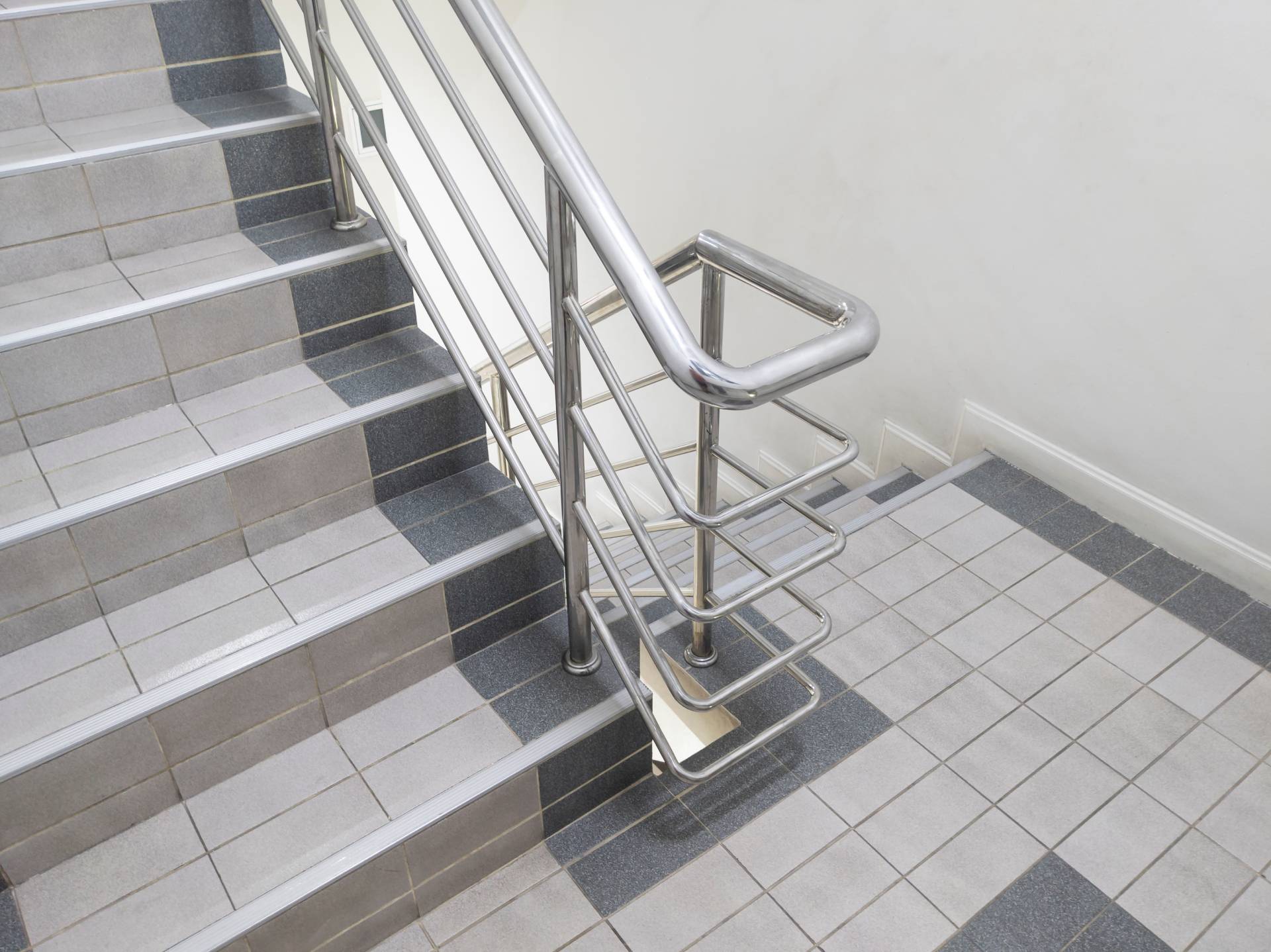 Scala con ringhiera