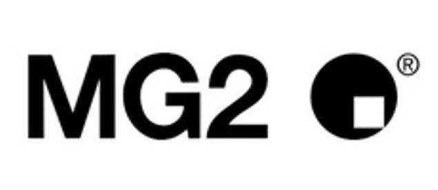 Logo MG2 in nero con un'icona circolare su sfondo bianco.