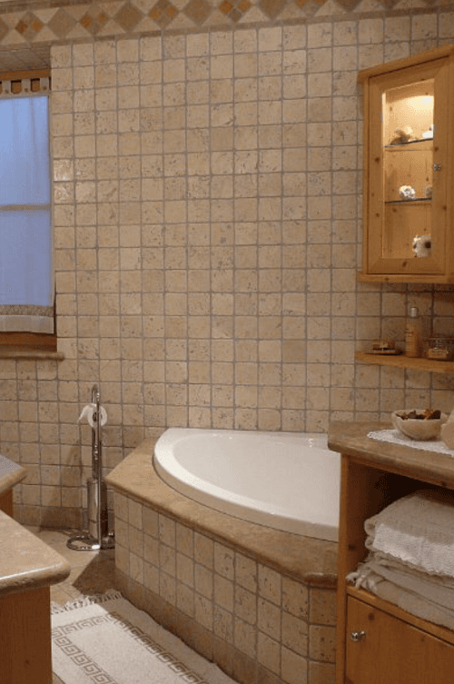 Bagno piastrellato