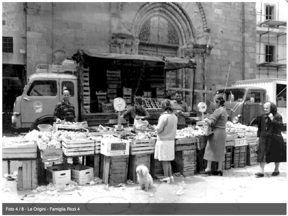 foto d'epoca raffigurante un mercato ortofrutticolo