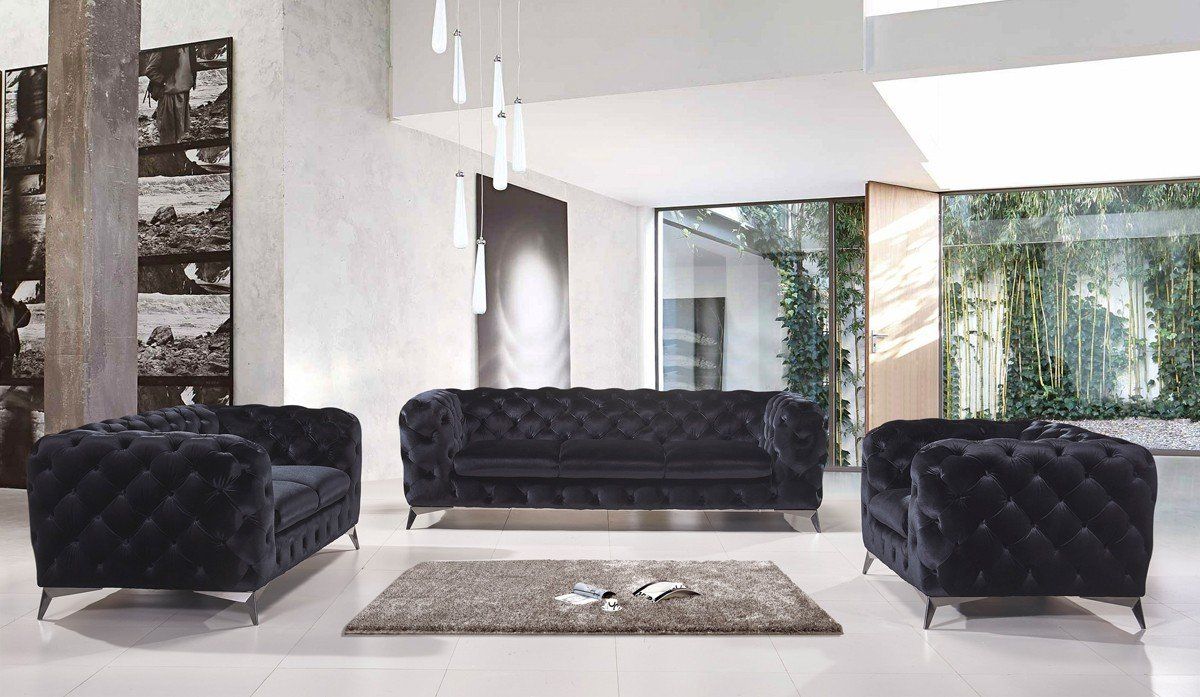Classic Living Room Furniture in Modern Home