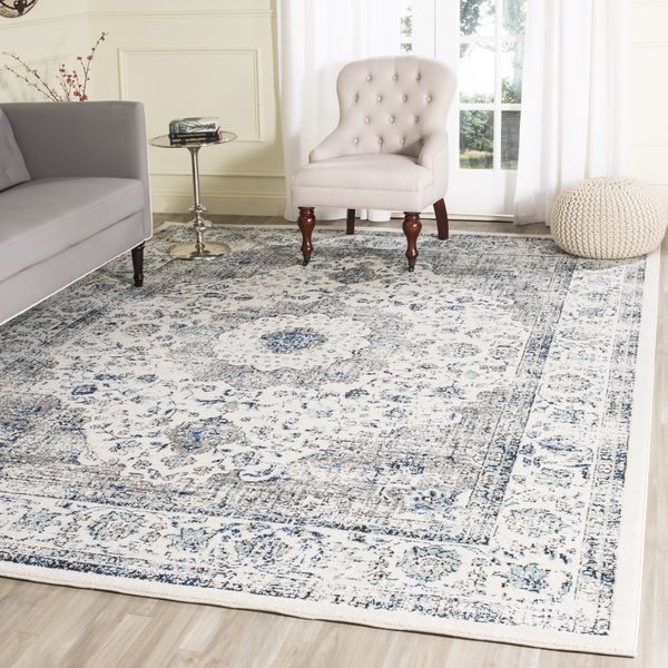 Classic Area Rug in Stylish Living Room