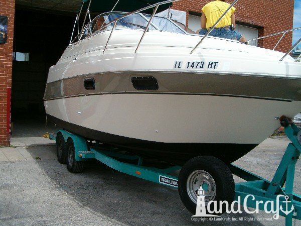 Maxum boat with restored and glossy gelcoat finish