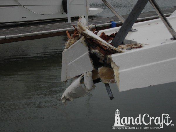 Severe damage on boat anchor pulpit