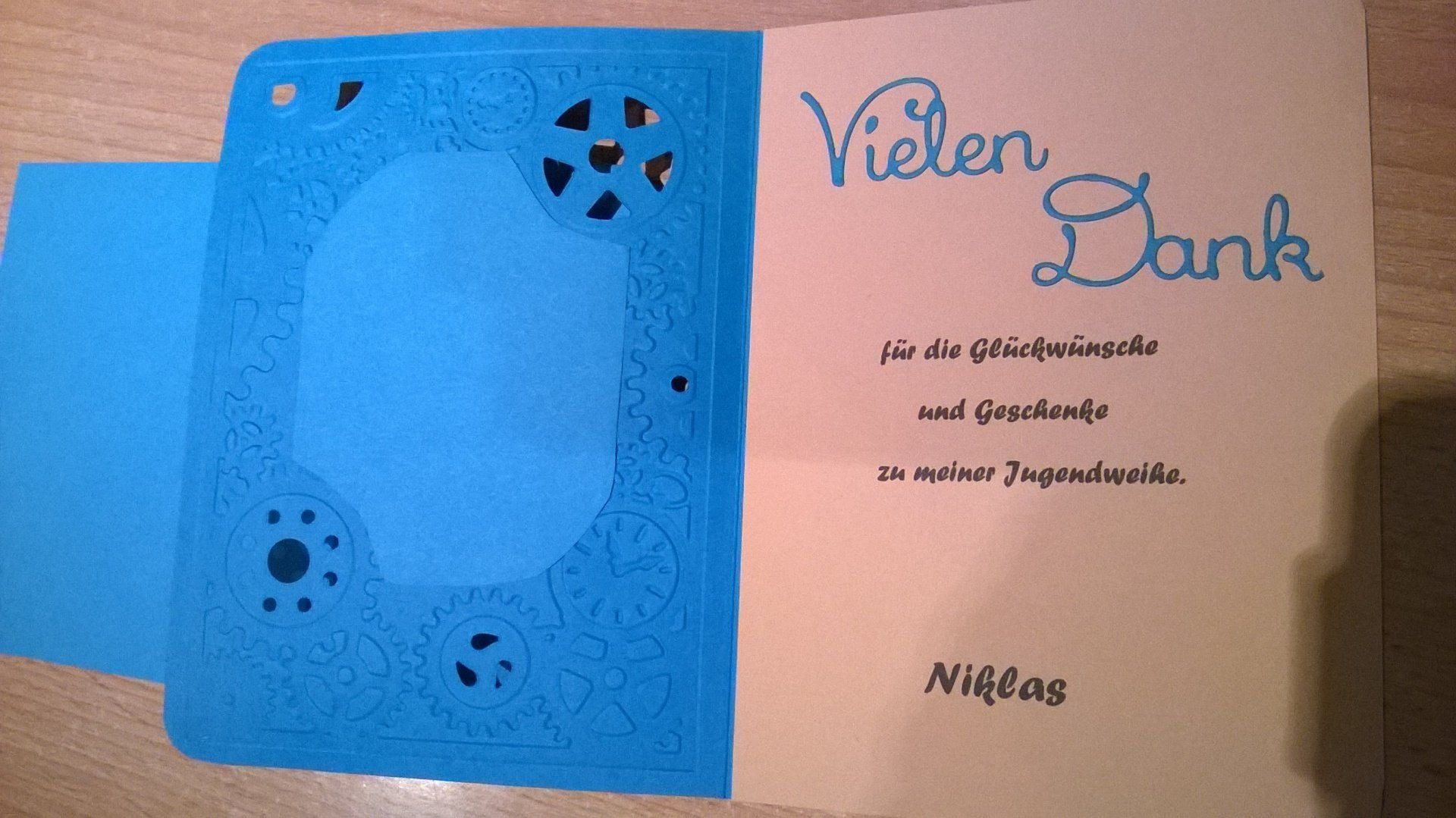 Eine Karte mit der Aufschrift „Vielen Dank“