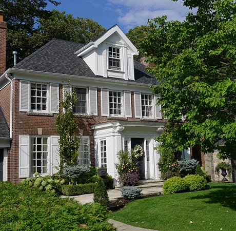 House With Some Plants Outside — Home Buyers in Ridgeland, MS House With Some Plants Outside — Home Buyers in Ridgeland, MS