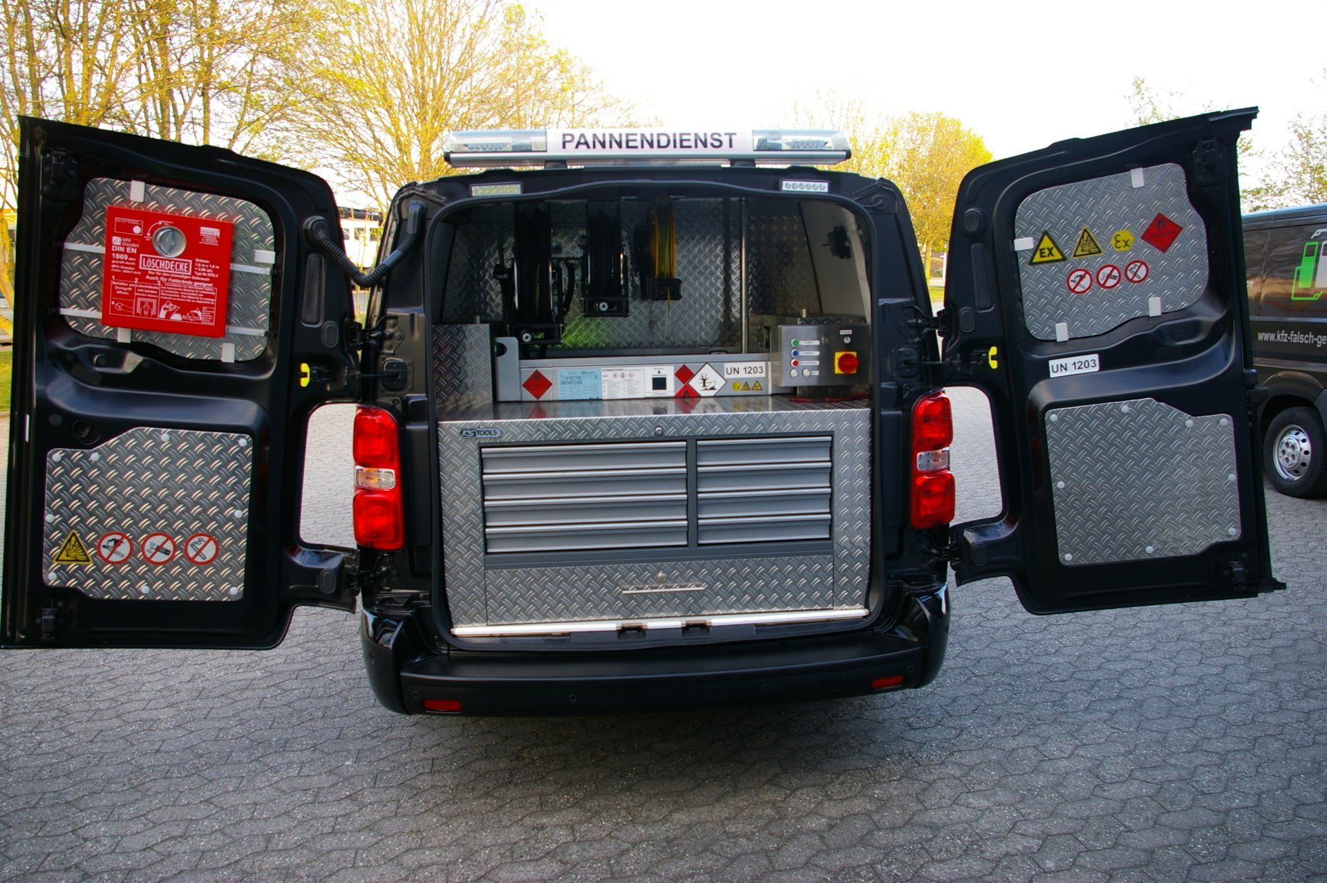 Einsatzwagen - Kraftstoff abpumpen