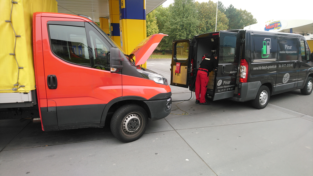 Iveco - Transporter, falsch getankt - Kraftstoff wird abgesaugt.